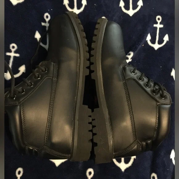 Mens Mountain Gear Boots - Picture 2 of 15